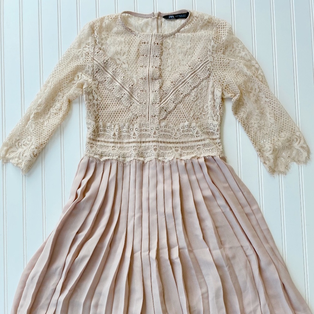 Zara - Lace top pleated dress - size XS